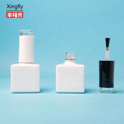 Bon prix 17 ml de vernis à ongles en gel, bouteille carrée, couvercle de pulvérisation avec pinceau en ligne