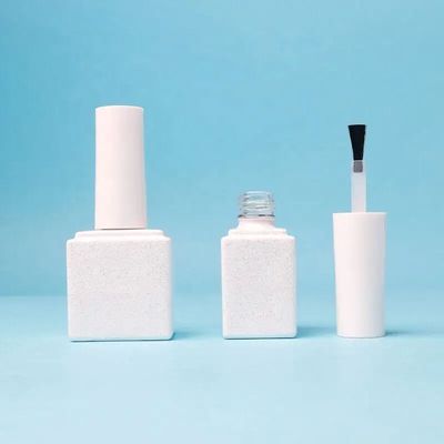Cosmétique gel blanc vernis à ongles bouteille 12 ml pour le gel de manucure emballé