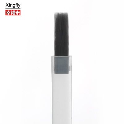Une brosse de manucure à ongles rapide et pratique