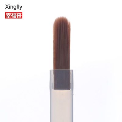 Une brosse de manucure à ongles rapide et pratique